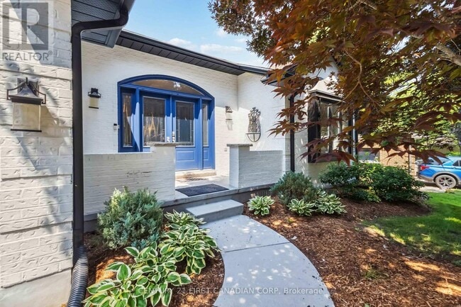 Building Photo - 108 Somerset Crescent