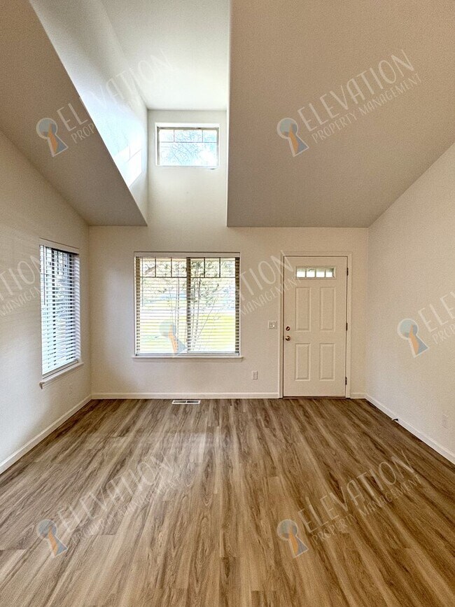 Building Photo - 2617 NW Fawn Run Ln