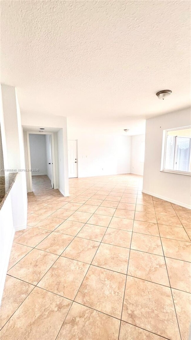 Foto del edificio - 18810 NW 57th Ave