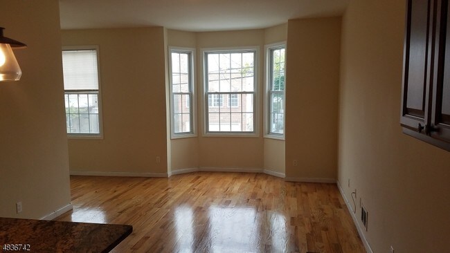 Building Photo - 141 Ege Ave