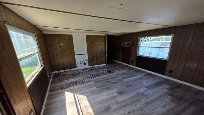 Building Photo - 3955-3956 BLUEBIRD MOBILE CT