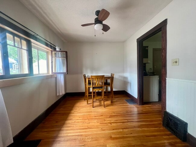 Dining - 819 1/2 Carney Ave