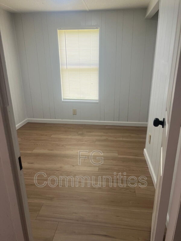 Building Photo - 304 Coleman Rd