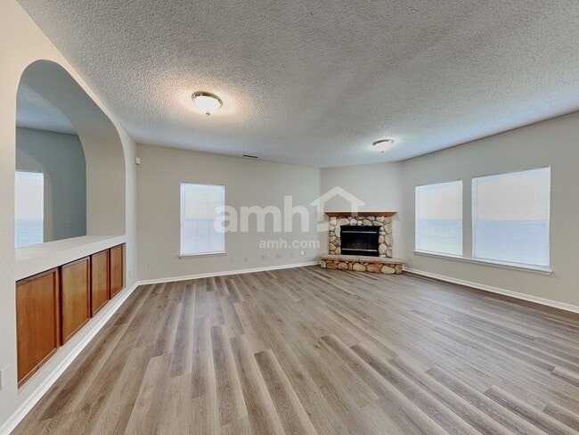 Building Photo - 5793 Amber Ln