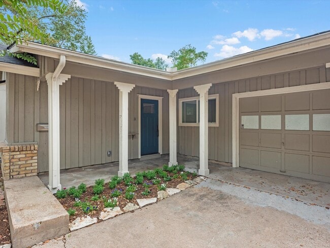 Foto del edificio - 9829 Cedardale Dr