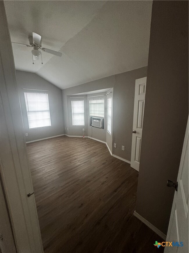 Foto del edificio - 1451 Offermann Hill Rd