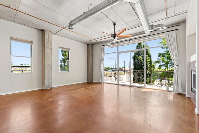 Foto del edificio - 2899 N Speer Blvd