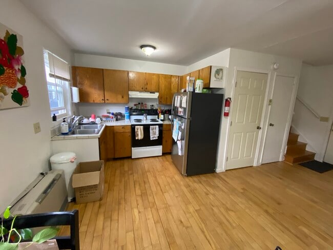 Building Photo - 237 Elmwood Ave