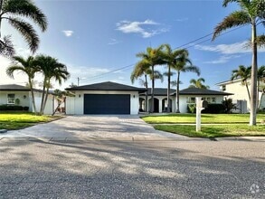 Building Photo - 320 Palm Island NE