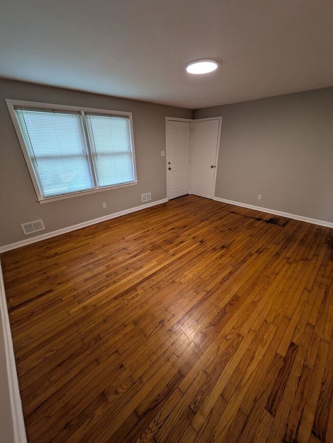 Photo - Recently Renovated 2BD/1BA Duplex in Hickory! Townhome