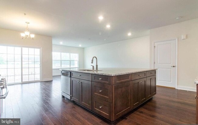 Building Photo - 128 Golden Vale Dr