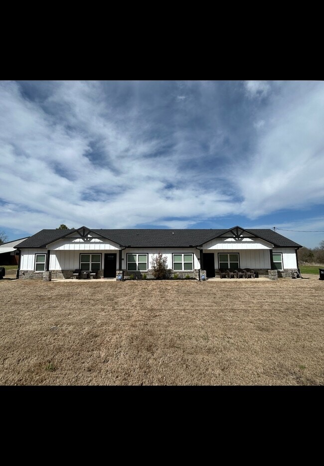 Building Photo - 804 Co Rd 1058