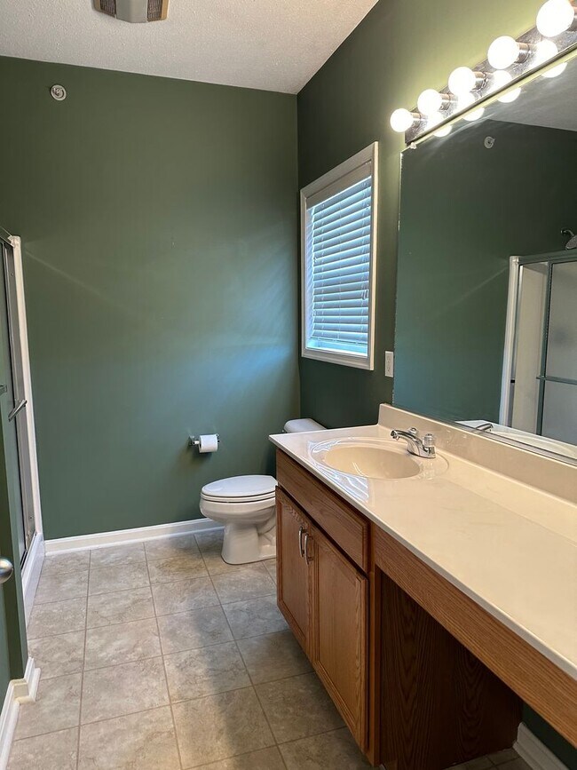 Foto del edificio - Spacious 3rd Floor Apartment in The Village of 5 Points – Lewes, DE