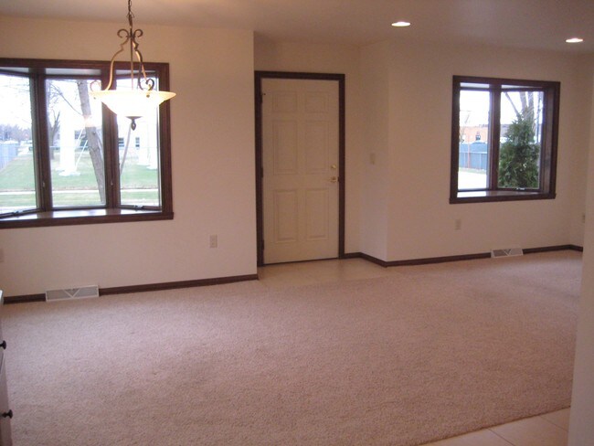Sala de estar - 932 Cedar St