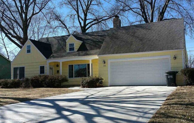 Building Photo - 935 Sunset Dr