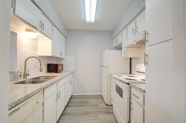 Building Photo - 4641 Wild Indigo St