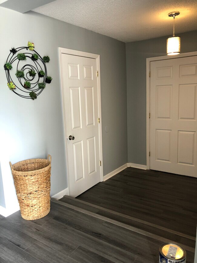 Common Entry and Laundry Entry - 120 N Woodland Blvd