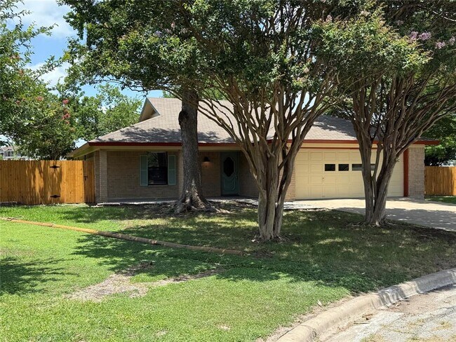 Building Photo - 111 Creekside Dr