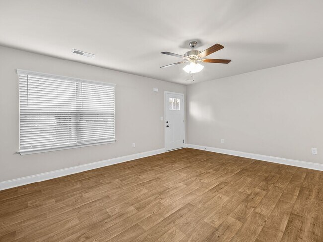 Foto del edificio - Charming two bedroom two and a half bathroom ready for you to call home!