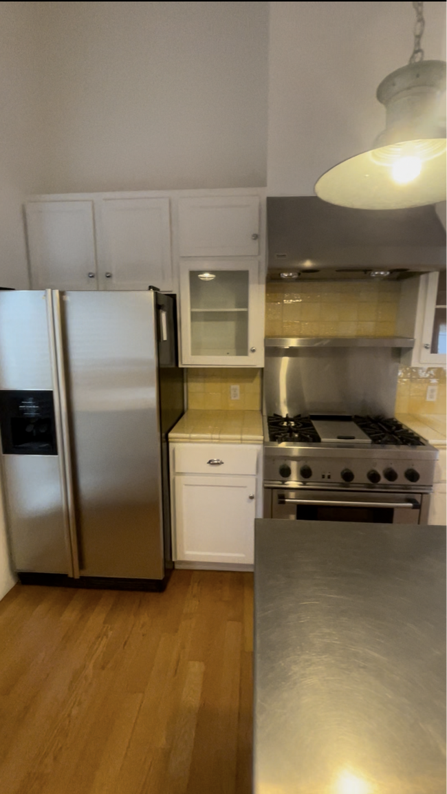 Cocina/Refrigerador - 1200 Pine Ave