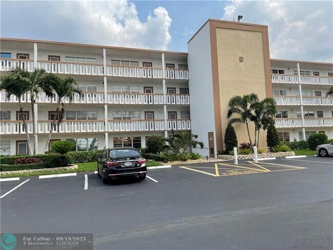 Foto del edificio - 4033 Cornwall E