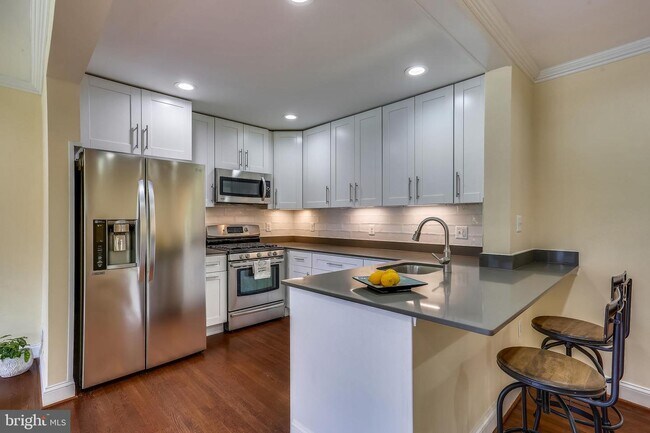 Foto del edificio - 8810 Melwood Rd