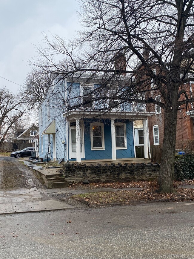 Building Photo - 574 Jamestown St