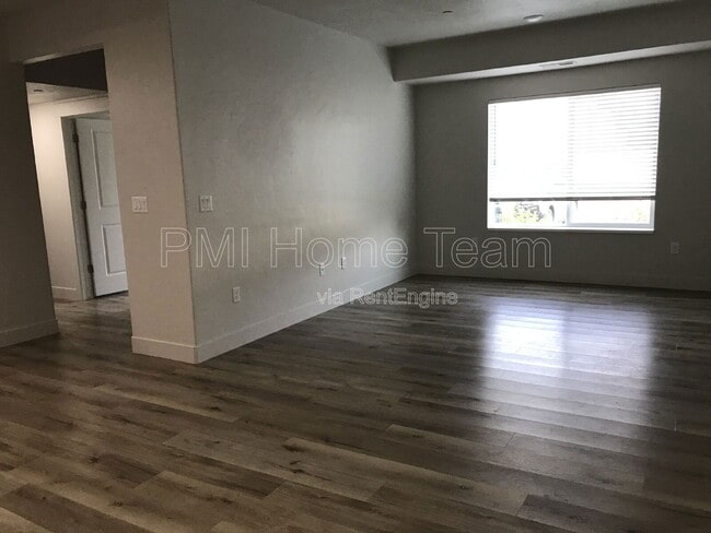 Foto del edificio - 2874 Kiesel Ave