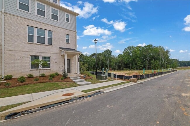 Building Photo - 2723 The Ln NE