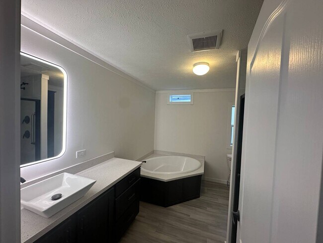 Foto del edificio - 5222 Greenwich Rd