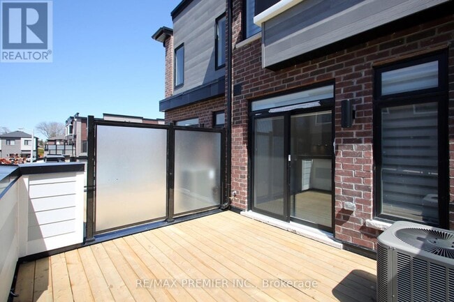 Building Photo - 73 Akil Thomas Gdns