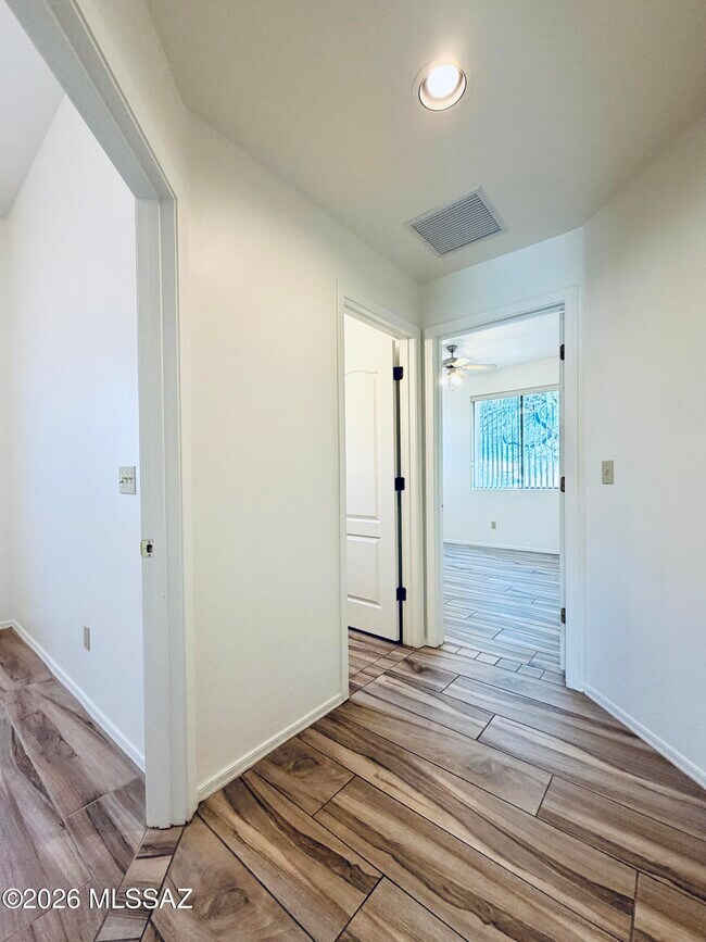 Building Photo - 5206 N Canyon Rise Pl