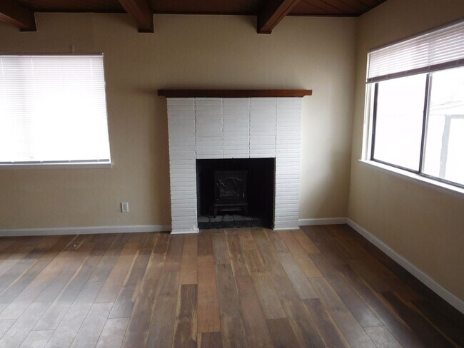 Foto del edificio - 5 Bedroom , 3 Bath Home close to UNR