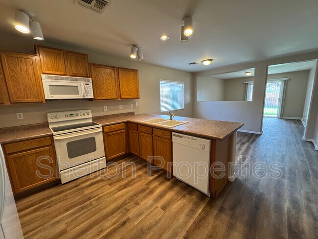 Building Photo - 10153 N 115th Dr
