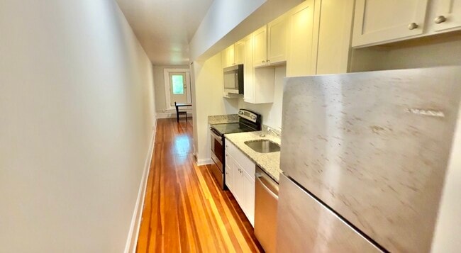 Building Photo - 1487 Beacon St
