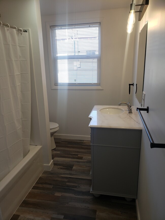 Building Photo - 44 N Hanchett St