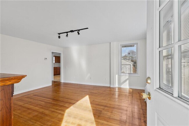 Building Photo - 35 Thurston Ave