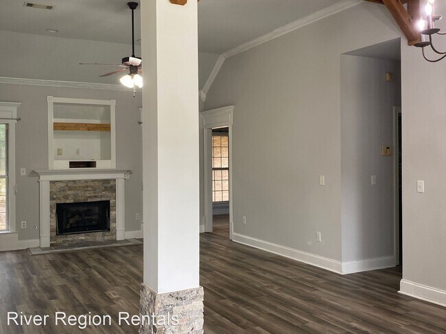 Building Photo - 4 br, 2 bath House - 355 Bowen Bend