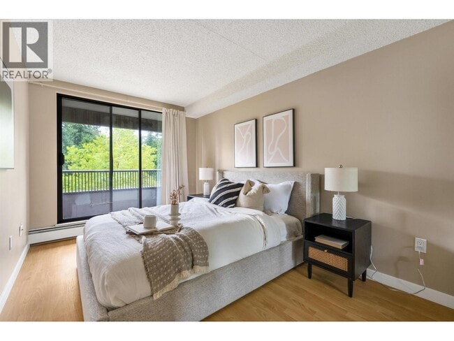 Building Photo - 6595 Willingdon Ave