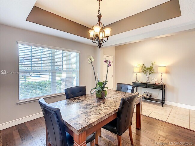 Foto del edificio - 14782 Fells Ln