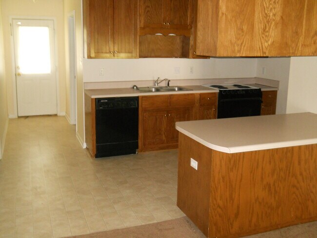 Foto del edificio - 3096 Tyndall Dr