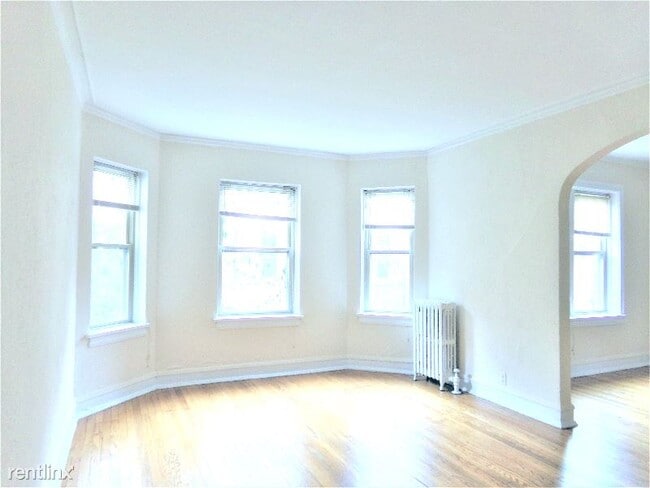 Building Photo - 1430 W Farwell Ave