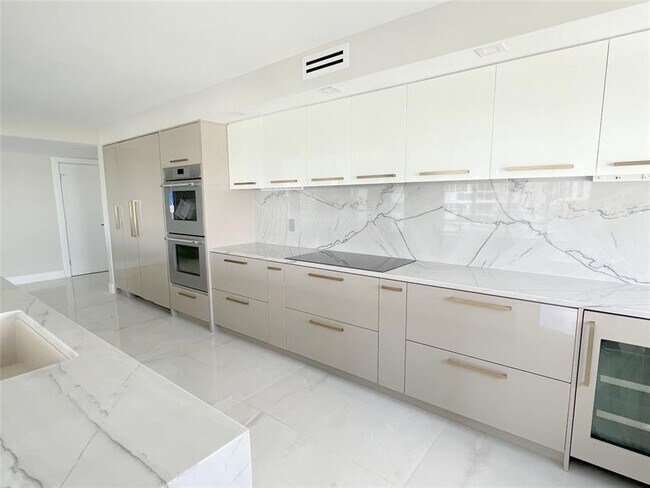 Building Photo - 3410 Galt Ocean Dr
