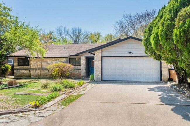 Building Photo - Charming 3/2 in South Austin at 290 and the Y in Oak Hill