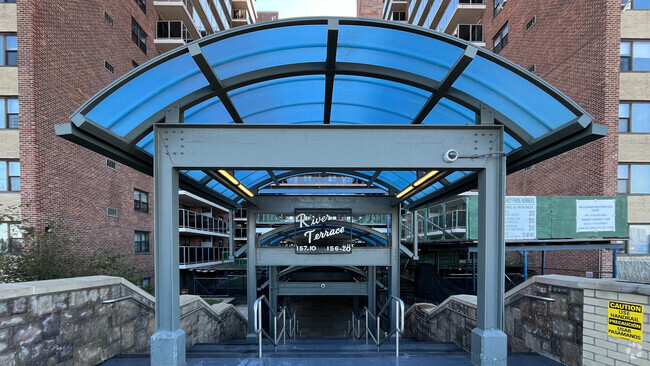 ENTRANCE PHOTO - River Terrace Apartments