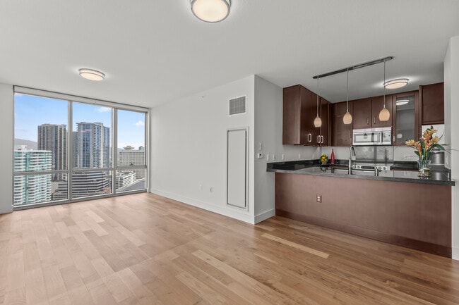 Foto del edificio - 1189 Waimanu St