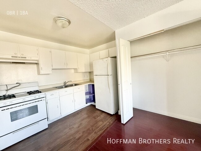 Building Photo - 235 S Mariposa Ave