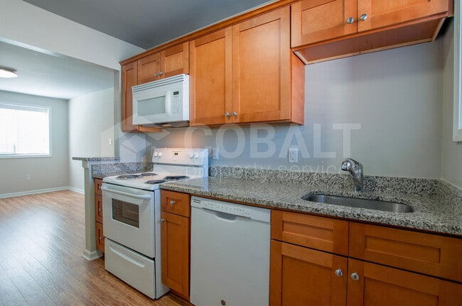 Building Photo - 271 Glen Iris Dr NE