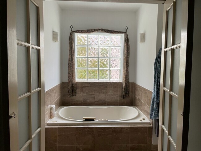 Foto del edificio - 1536 W Adams St