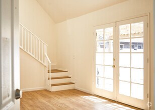 Building Photo - 364 Orizaba Ave
